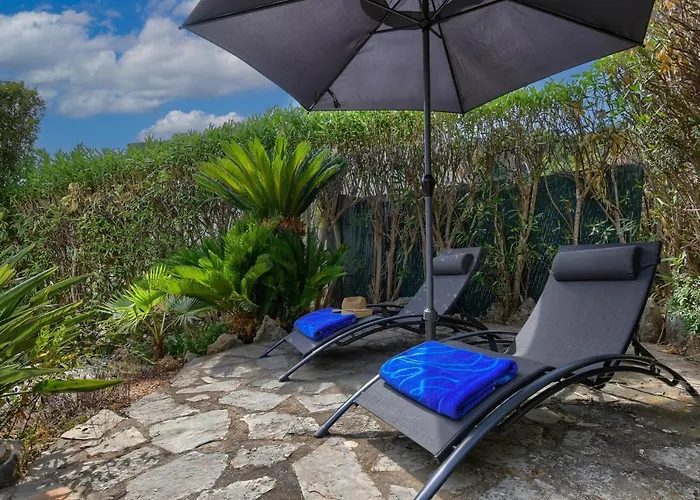 Corto By Aguilarent * 데니아